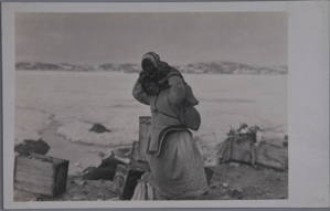 Image of Inuit mother and child