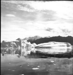 Image of Iceberg, mountains, Umanak Fjord
