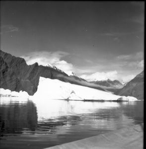 Image of Iceberg, mountains, Umanak Fjord