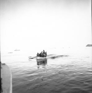 Image: Eskimos [Inuit] in boat, Meteorite Is., Savigsuit