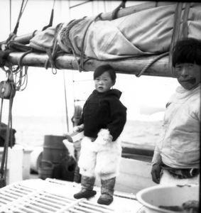 Image: Two Eskimo [Inuit] children on the Bowdoin