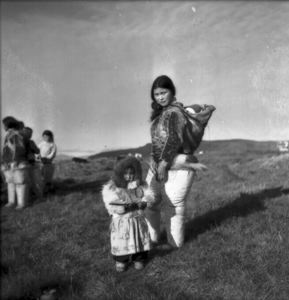 Image: Eskimo [Inughuit] mother and children, Thule