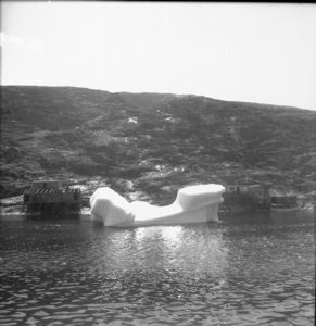 Image: Small iceberg, Battle Harbor