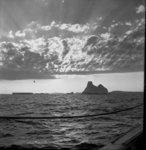 Image: Iceberg and sunburst 8:30 pm