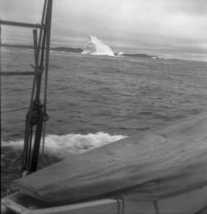 Image: Iceberg leaving Hawk Harbor