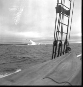 Image: Iceberg leaving Hawk Harbor