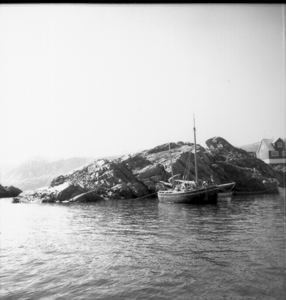 Image of Dr. Poulson's boat, Umanak Town