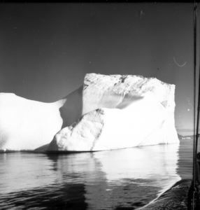 Image: Icebergs, leaving Umanak Fjord