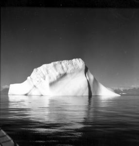 Image: Iceberg, leaving Umanak Fjord
