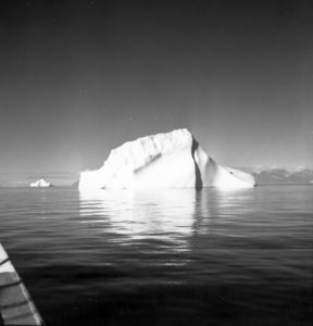 Image: Icebergs, leaving Umanak Fjord
