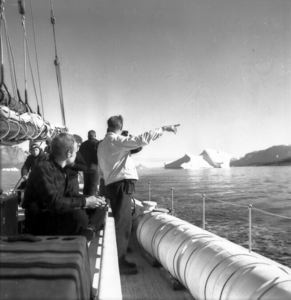 Image: Leaving Umanak Fjord