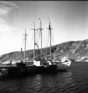 Image: The Bowdoin at dock, Battle Harbor