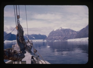 Image of the Bowdoin approaching glacier
