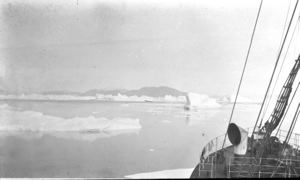 Image of Icebergs from the ship