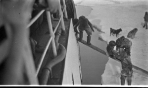 Image: Eskimos [Inuit] on gangplank