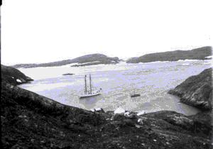 Image: Bowdoin at anchor