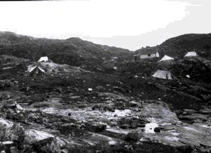 Image of Eskimo [Inuit] settlement
