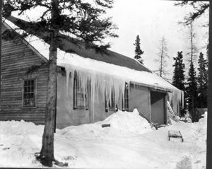 Image of MacMillan Scientific Station with icicles