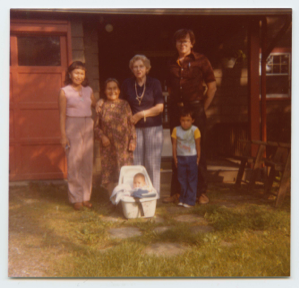 Image of Navarana Harper, Amaunalik Kavigak, Miriam MacMillan, Kenn Harper and 2 children