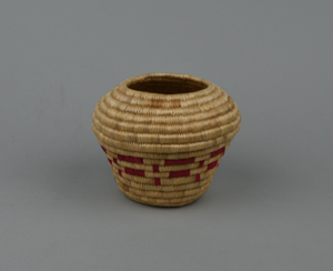 Image: Pear-shaped coiled grass basket 