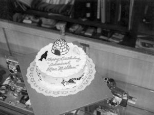 Image: Donald MacMillan birthday cake with igloo [iglu] and seal