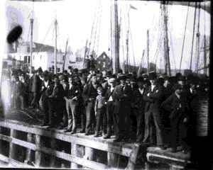 Image: Fishermen crowded on dock