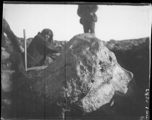 Image: Digging out meteorite