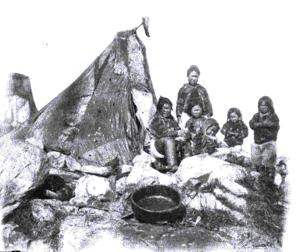 Image: Inuit women and children by tupik
