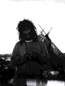 Image of Inuit man by a tupik