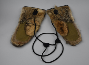 Image: Fur mittens