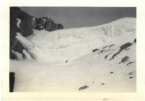Image of Glacier face, looking to ice cap