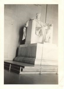 Image of Lincoln statue in Lincoln Memorial