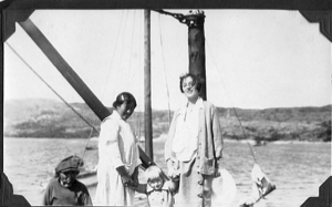 Image of Mrs. Tomlinson (wife of Hopedale factor) with Martha, Tomlinson child and Eskimo [Inuk]