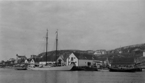 Image: Battle Harbor; BOWDOIN at dock