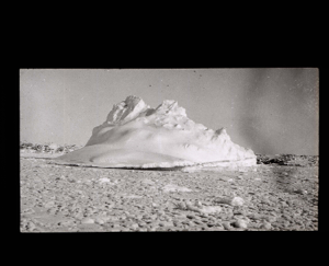 Image: Iceberg and ice pans