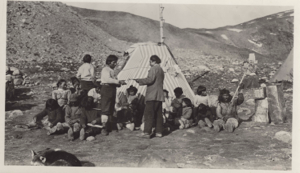 Image of Inuit families outside a tupik