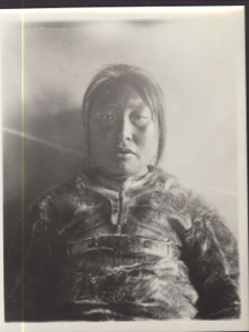 Image of Clau-oo [Inuit woman. Portrait]