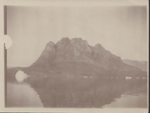 Image: Island peak; small iceberg