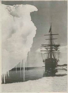 Image: Vessel moored by iceberg