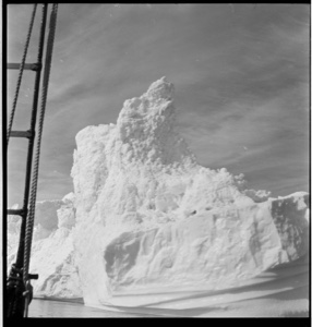 Image: Iceberg and rigging