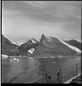 Image: Large iceberg and ice floes