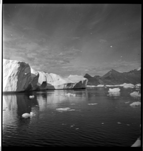 Image: Large iceberg, ice floes, mountains