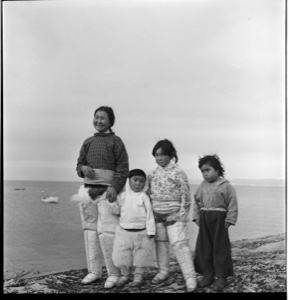 Image: Eskimo [Inuit] mother and three children 