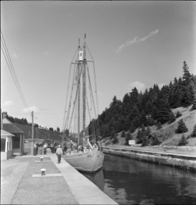 Image of The BOWDOIN in Bras d'Or canal, long view