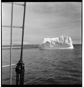 Image: Iceberg seen through rigging
