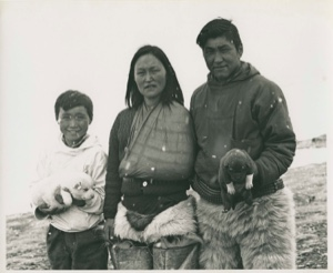 Image: Inuit couple and boy,with pups. Her arm in a sling [Angussuanguaq Duneq, Sofie and Utuuniaq Alatak]