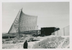 Image: Antenna, left view, man in foreground