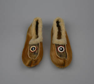 Image: Sami-style slippers in reindeer skin with decorated vamp inset