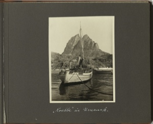 Image of "Krabbe" in Umanak [expedition boat- moored by double-peaked mountain]
