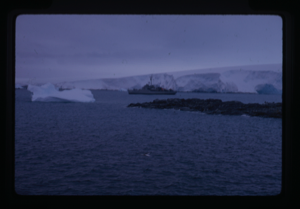 Image of Ship near glacier